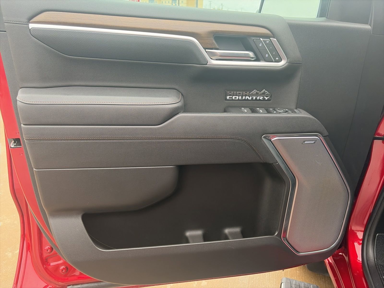 Used 2025 Chevrolet Silverado 1500 High Country w/ Technology Package image 13