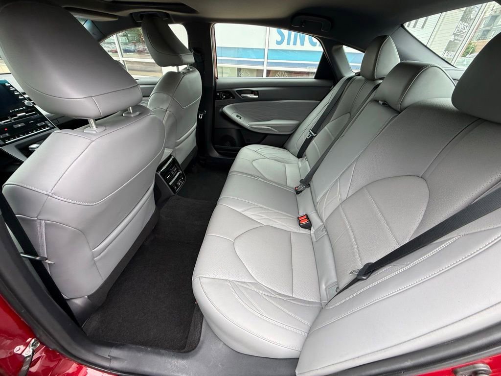Used 2022 Toyota Avalon Limited w/ Advanced Safety Package FWD image 10
