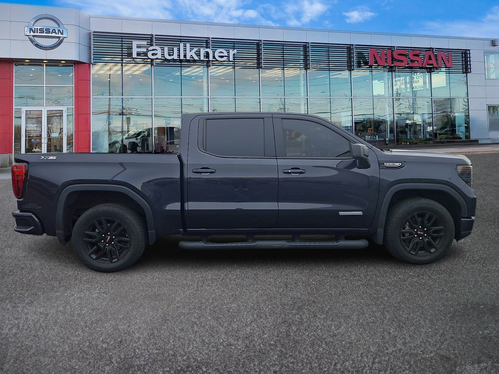 Used 2022 GMC Sierra 1500 Elevation w/ X31 Off-Road Package AWD/4WD image 7