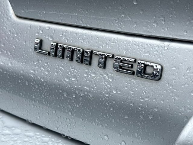 Used 2023 Jeep Grand Cherokee L Limited AWD/4WD image 14