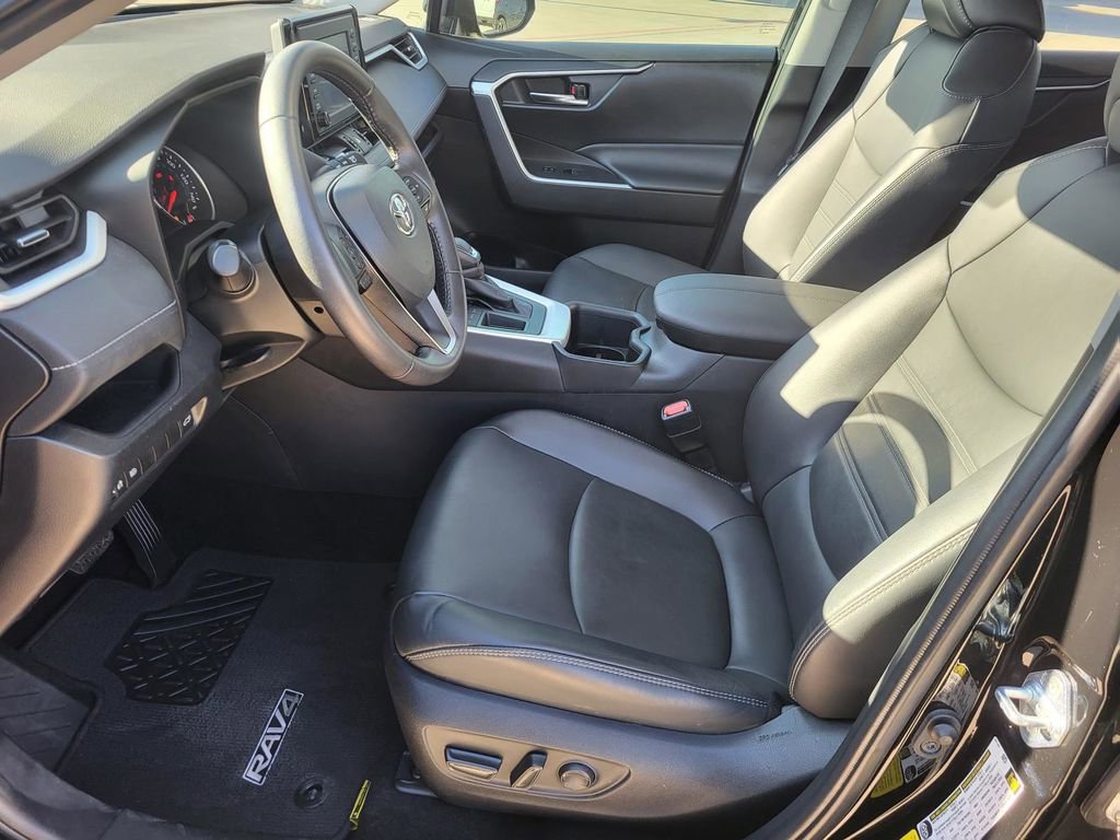 Used 2022 Toyota RAV4 XLE Premium image 21