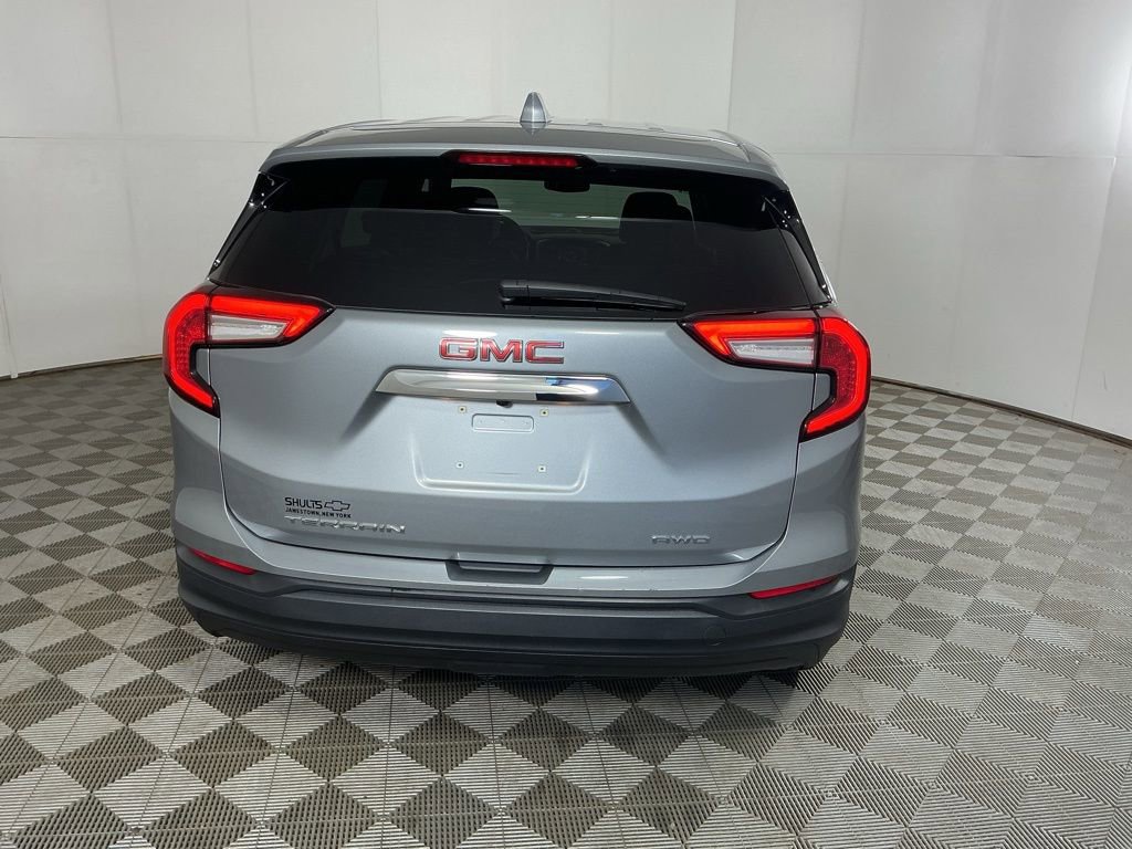 Used 2024 GMC Terrain SLE image 8