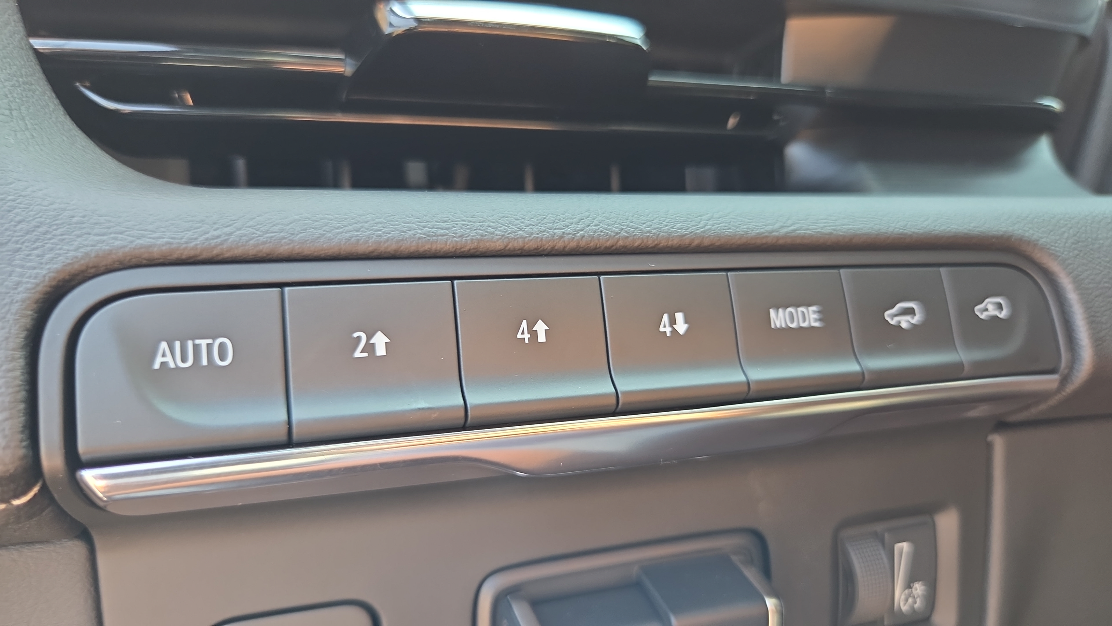Used 2024 Cadillac Escalade Premium Luxury w/ Performance Package AWD/4WD image 29