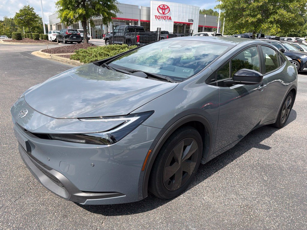Used 2025 Toyota Prius LE FWD image 2