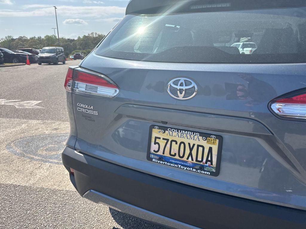 Used 2025 Toyota Corolla Cross L image 11