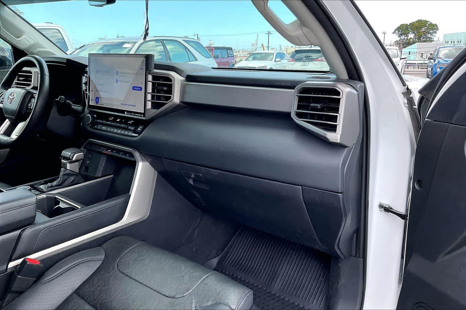Used 2024 Toyota Tundra Limited AWD/4WD image 23