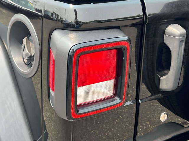 Used 2018 Jeep Wrangler Sport AWD/4WD image 11