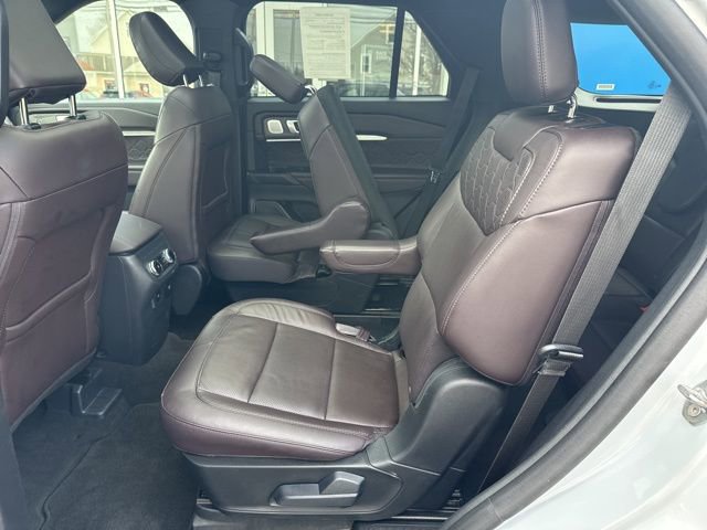 Used 2025 Ford Explorer Platinum w/ LUX Leather Package AWD/4WD image 14