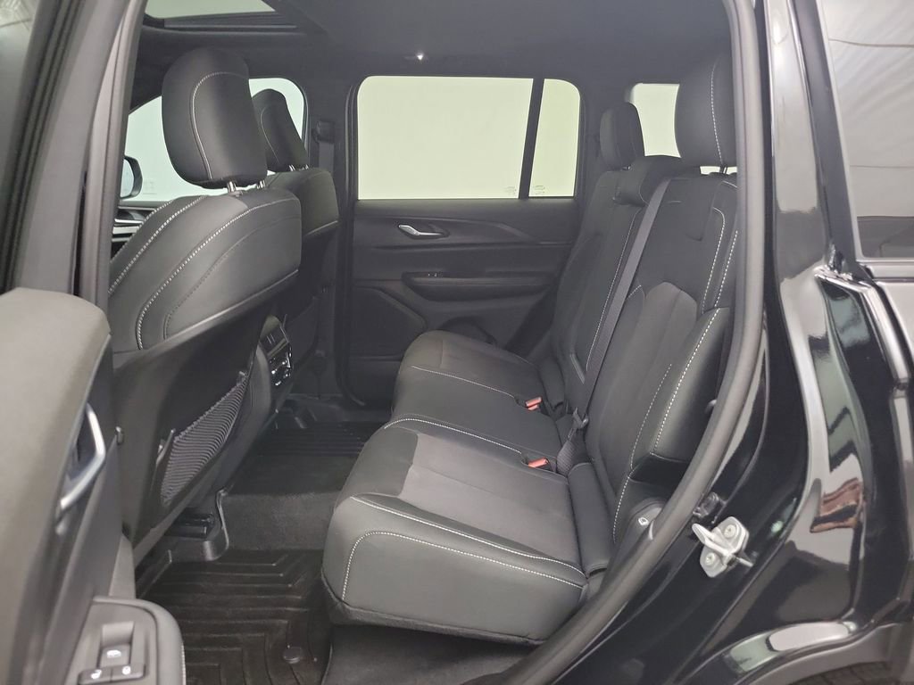 Used 2025 Jeep Grand Cherokee Laredo X w/ Trailer Tow Package image 9
