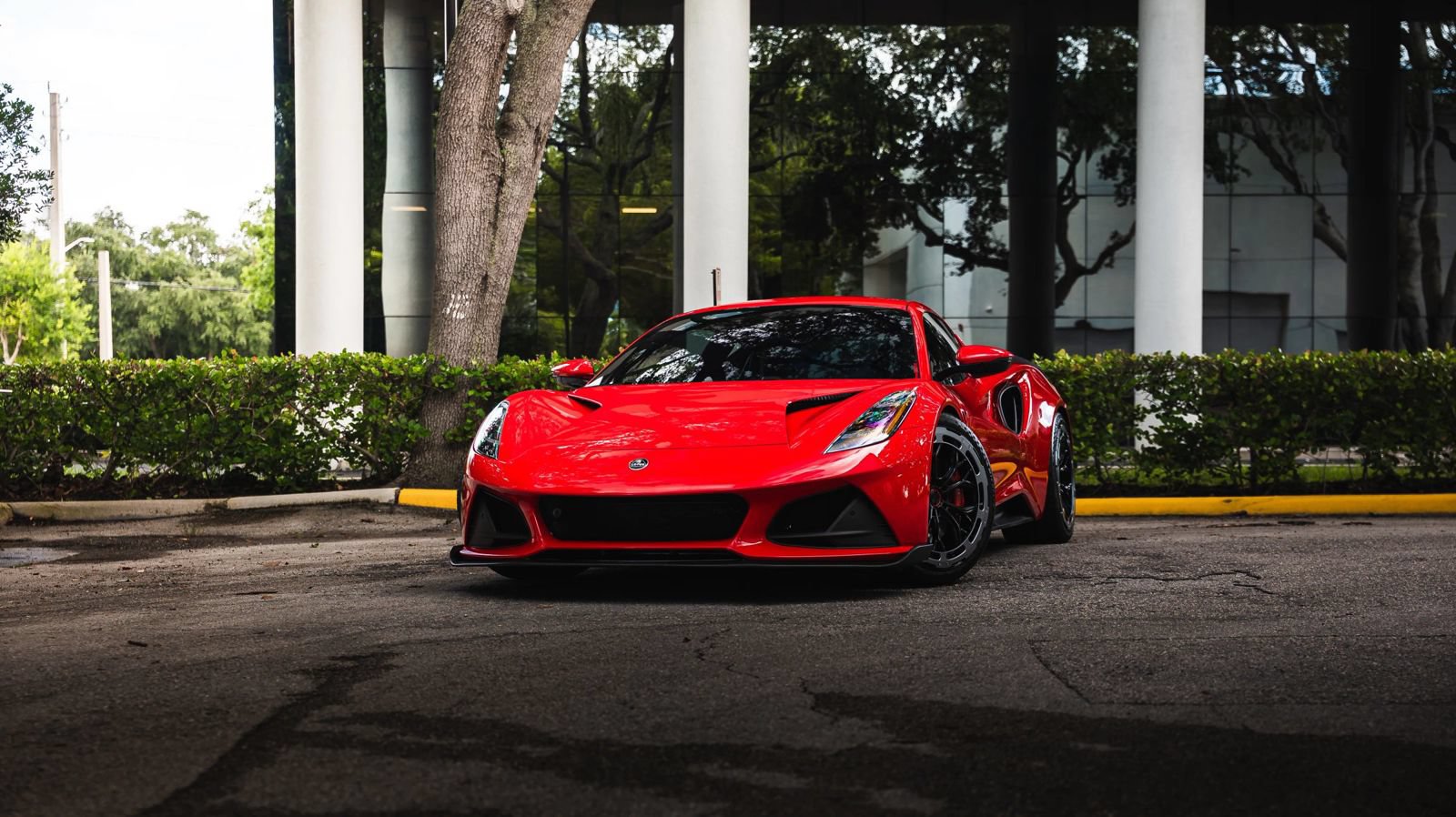 Used 2025 Lotus Emira RWD image 3