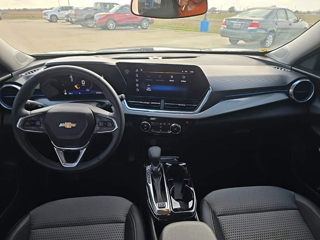 Used 2024 Chevrolet Trax LT w/ Driver Confidence Package image 11