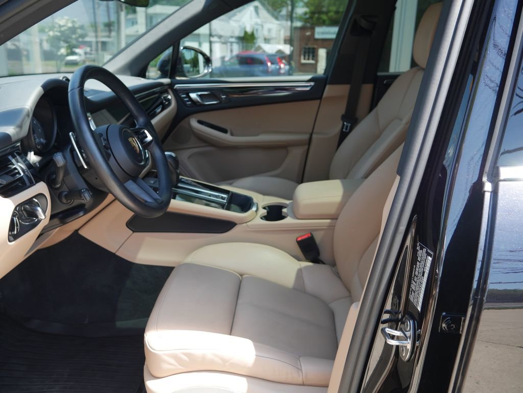 Certified 2023 Porsche Macan S AWD/4WD image 5