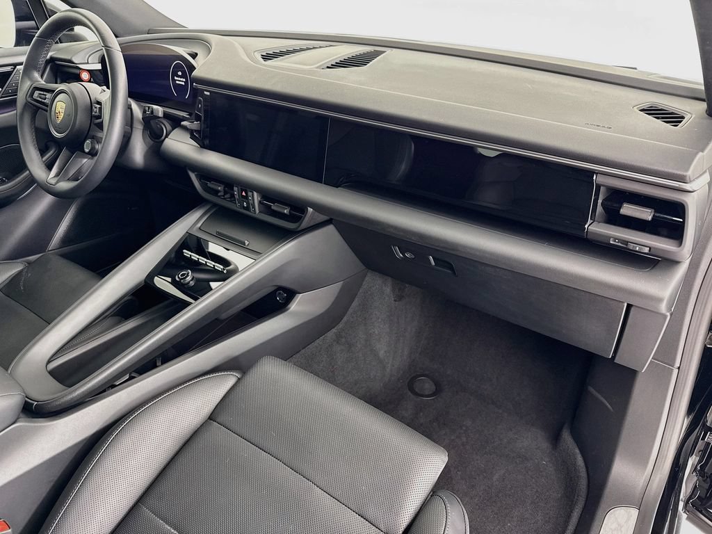 Certified 2025 Porsche Macan Electric RWD image 30