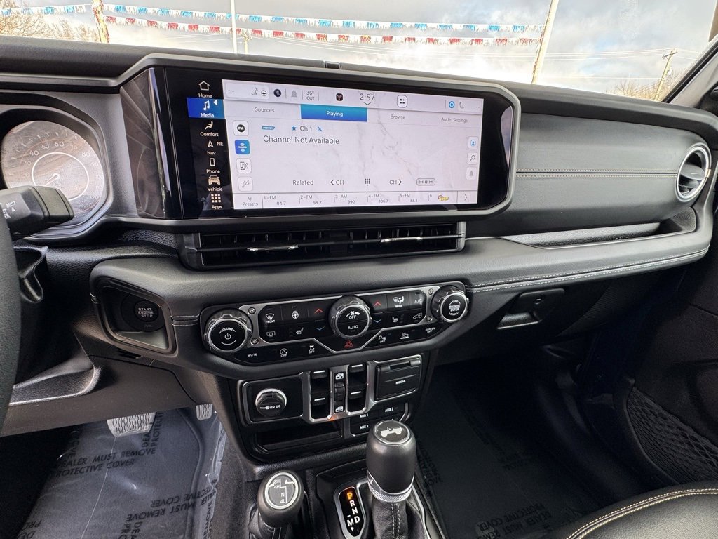 Used 2025 Jeep Wrangler Sahara w/ Safety Group image 27