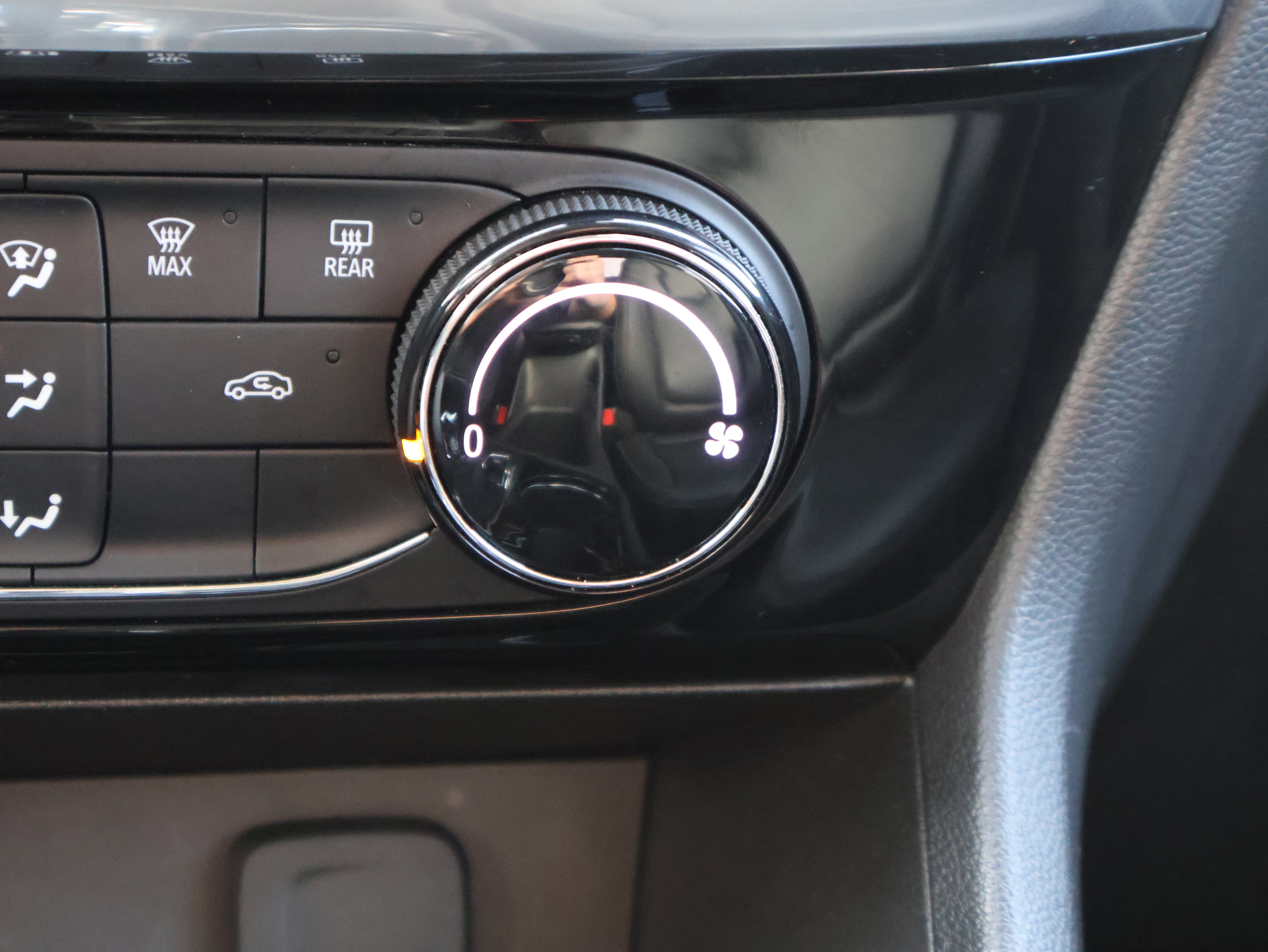 Used 2024 Buick Encore GX Sport Touring image 28