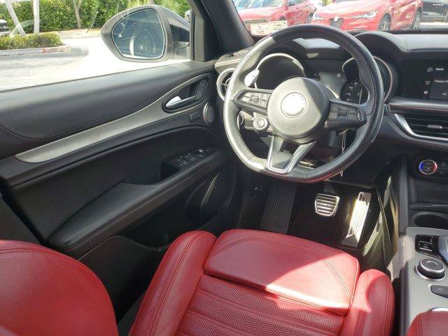 Used 2022 Alfa Romeo Stelvio Veloce AWD/4WD image 16