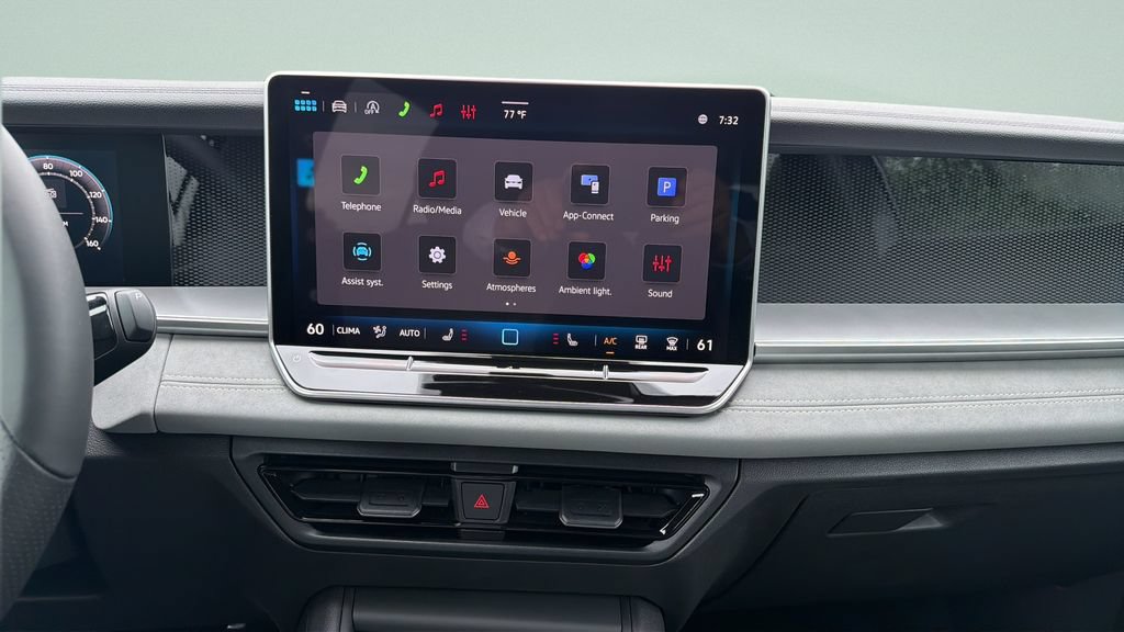 New 2026 Volkswagen Tiguan SE R-Line FWD image 17