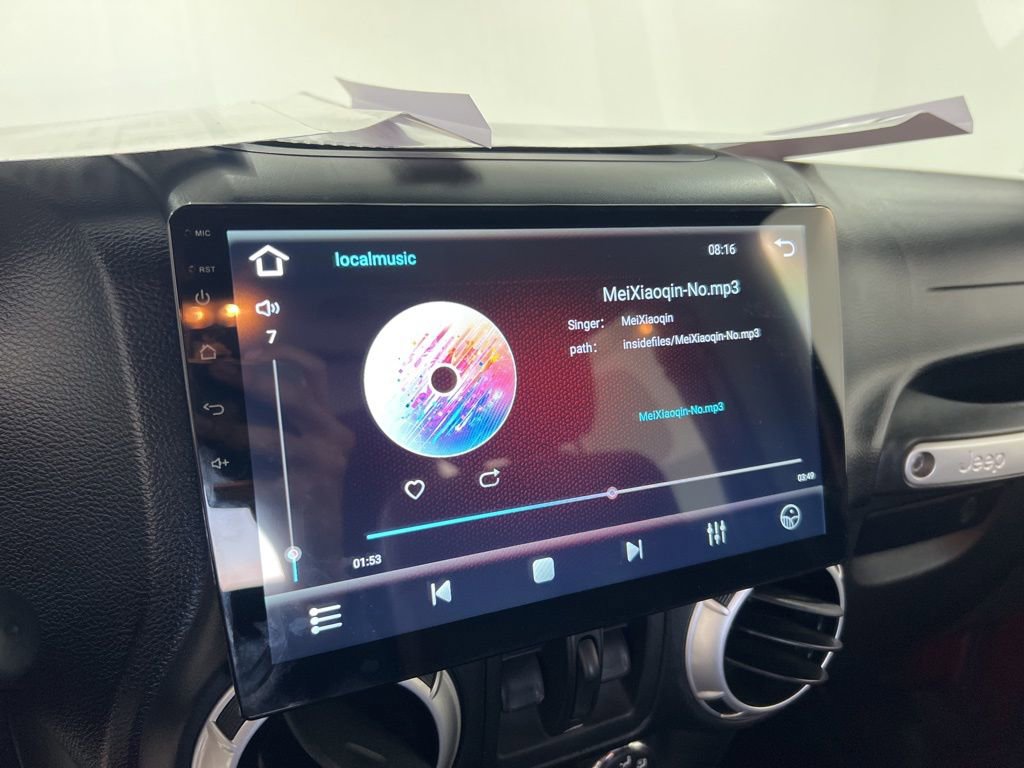 Used 2012 Jeep Wrangler Unlimited Rubicon w/ Connectivity Group image 12