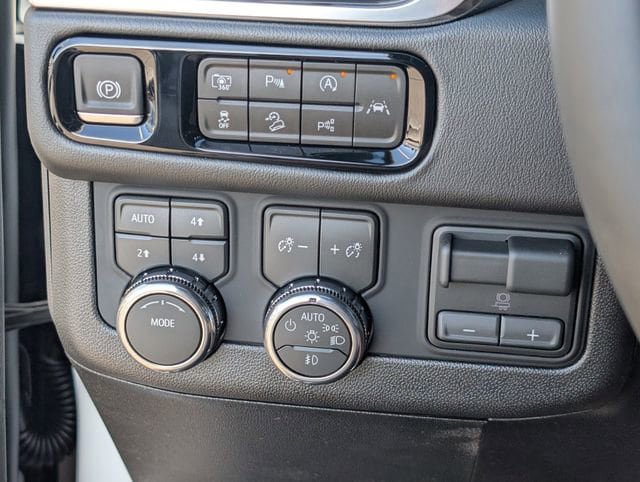 New 2026 GMC Yukon Elevation w/ Elevation Premium Package AWD/4WD image 17