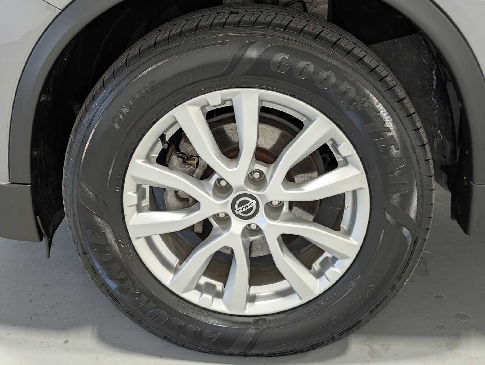 Used 2020 Nissan Rogue SV AWD/4WD image 3