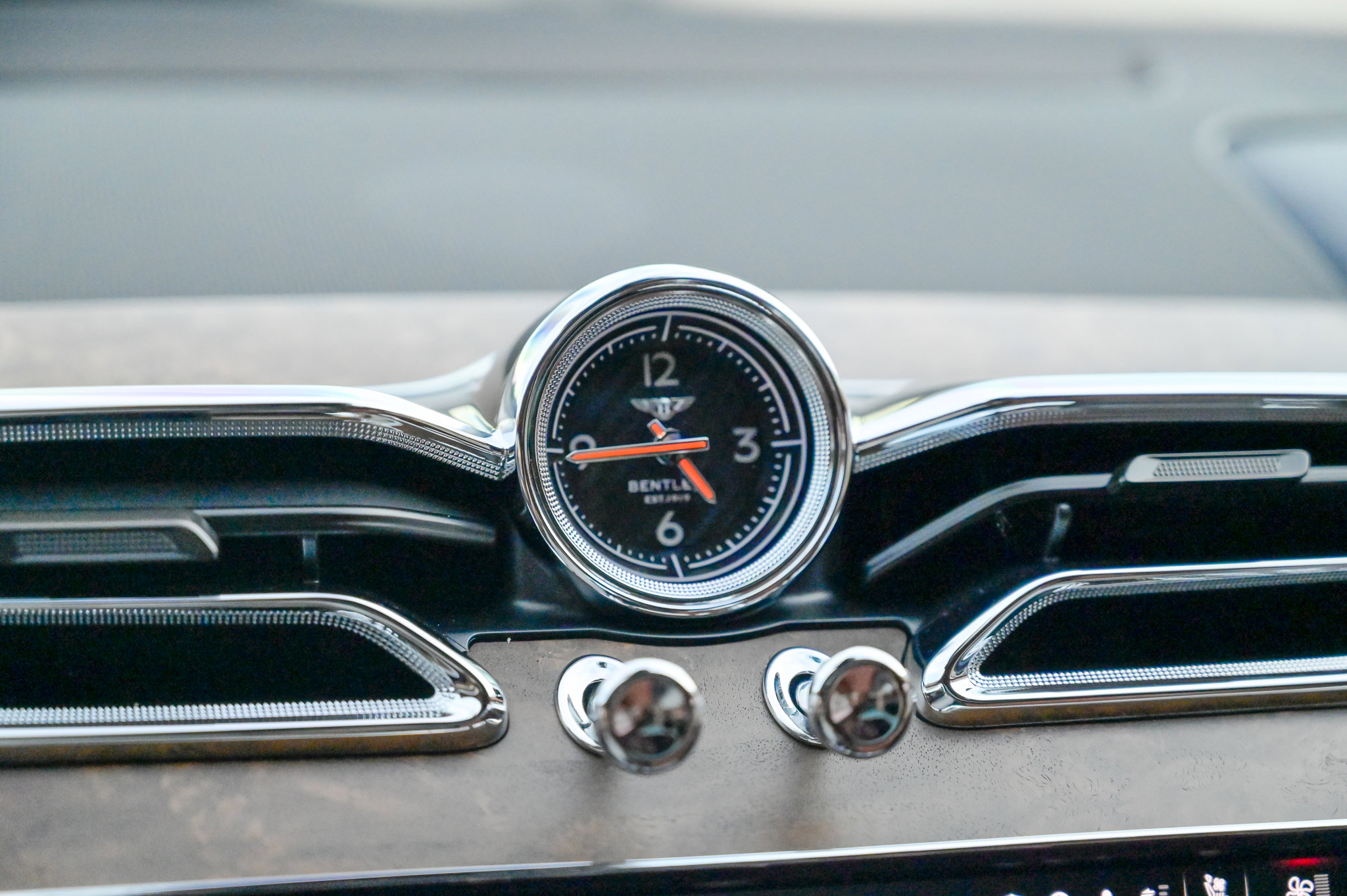 Used 2023 Bentley Bentayga image 28