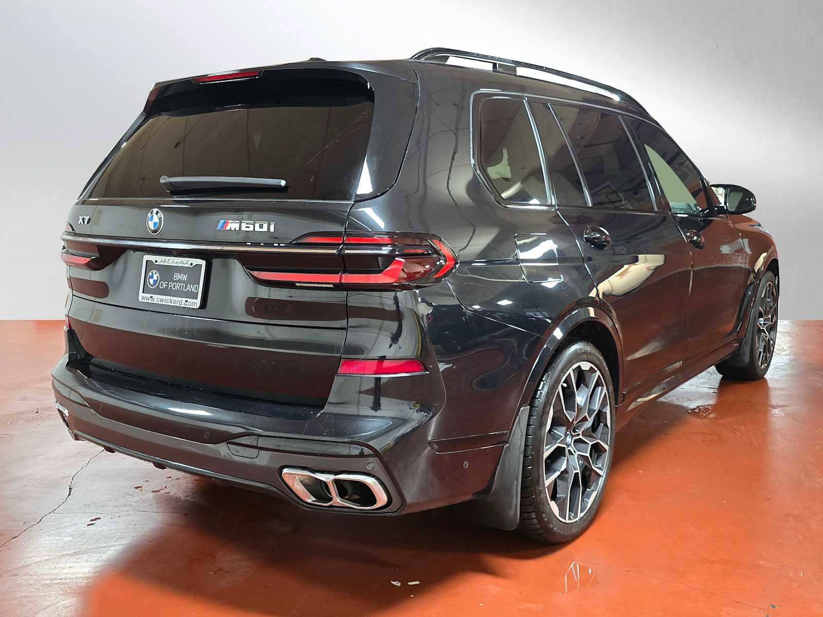 Used 2023 BMW X7 M60i w/ Climate Comfort Package image 3