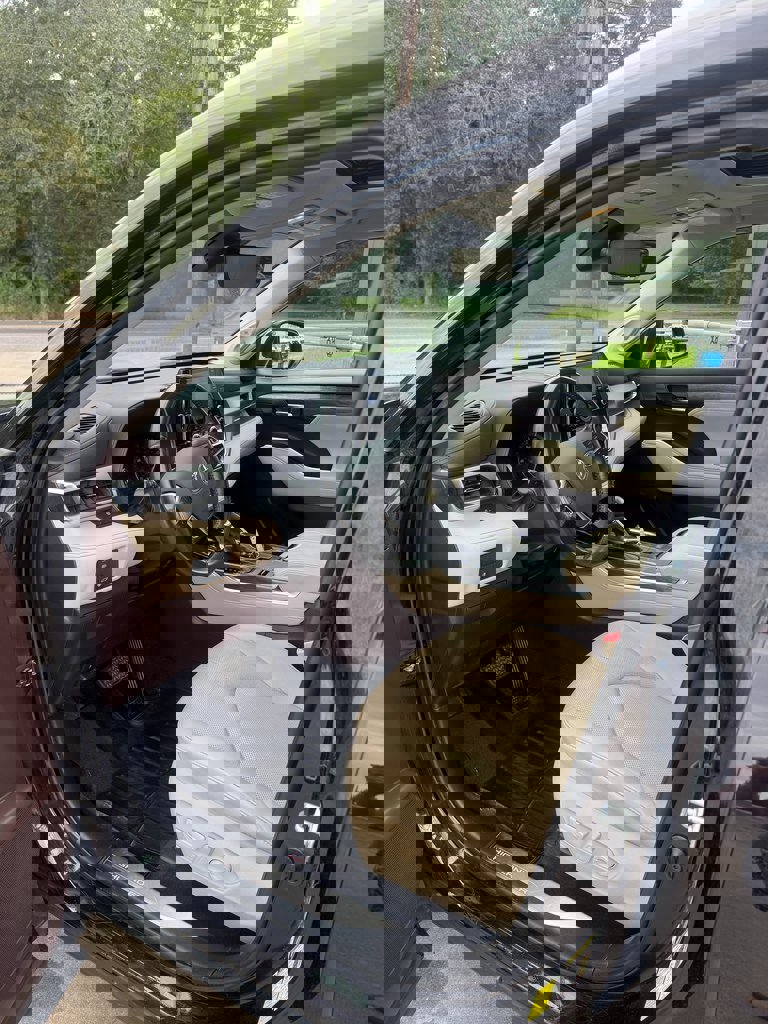 Used 2021 Toyota Highlander Limited image 8