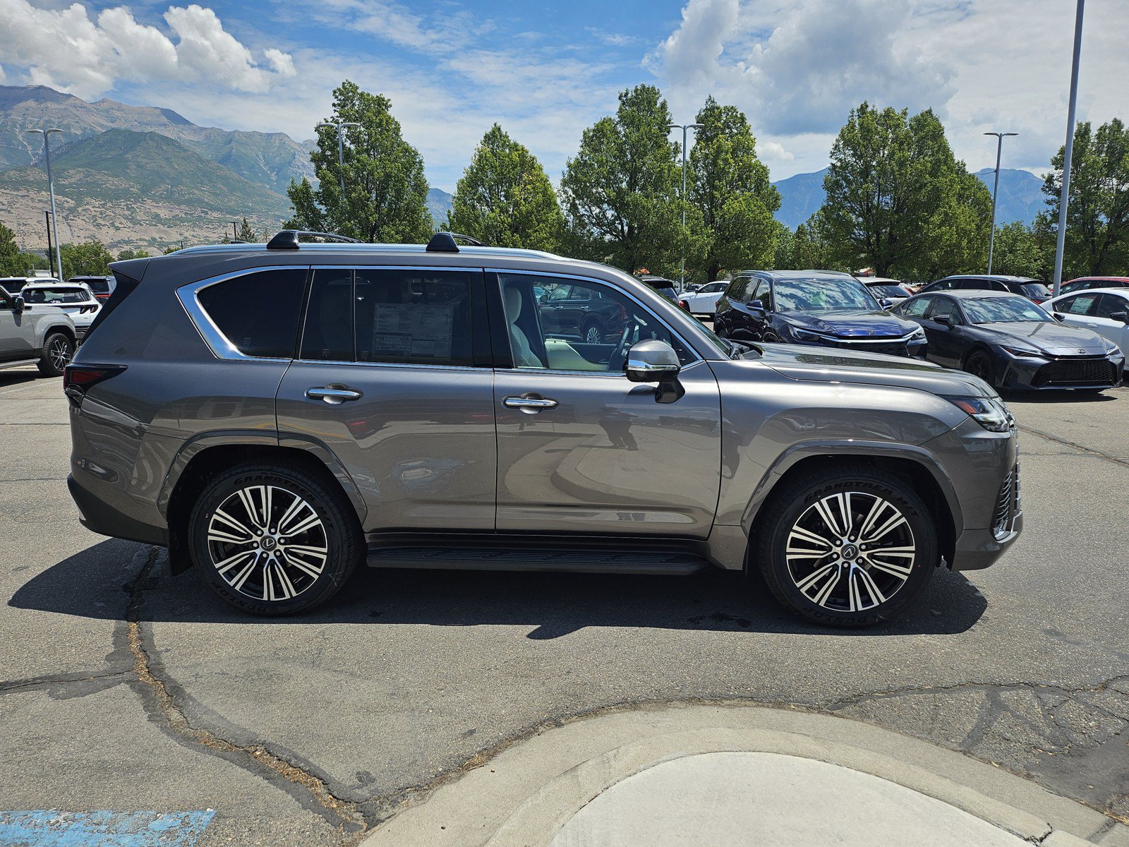 New 2026 Lexus LX 600 4WD w/ Luxury Package image 4