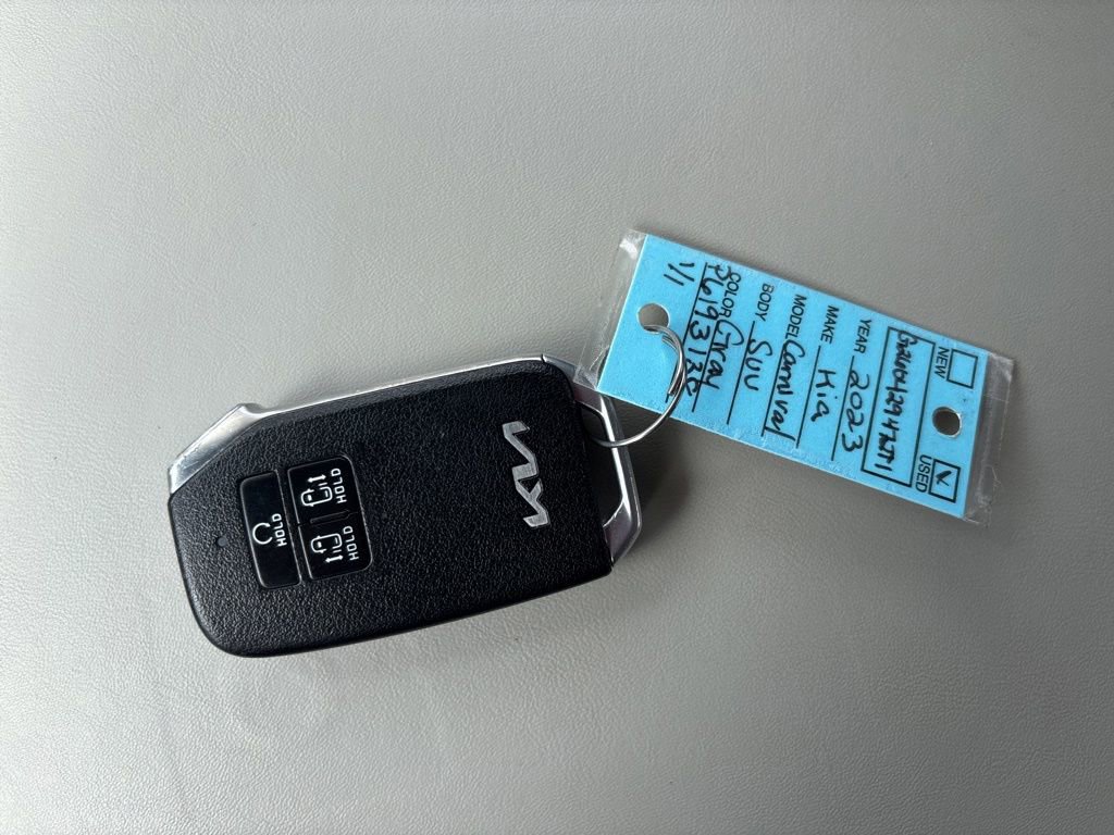 Used 2023 Kia Carnival LX FWD image 32