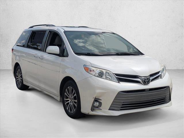 Used 2019 Toyota Sienna XLE w/ XLE Navigation Package FWD image 3
