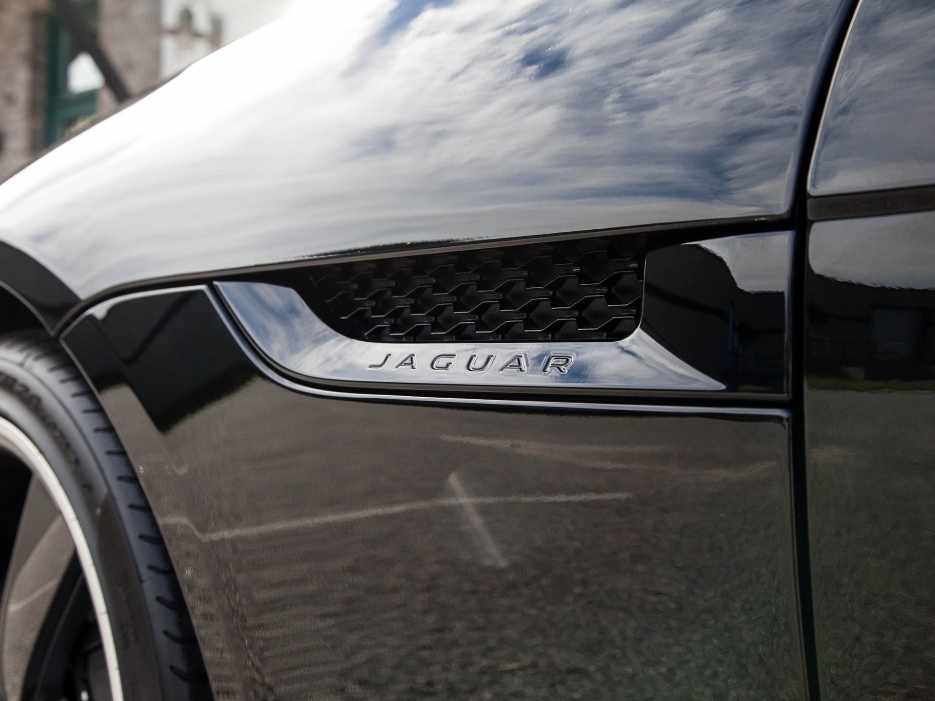 Used 2015 Jaguar F-TYPE S image 2