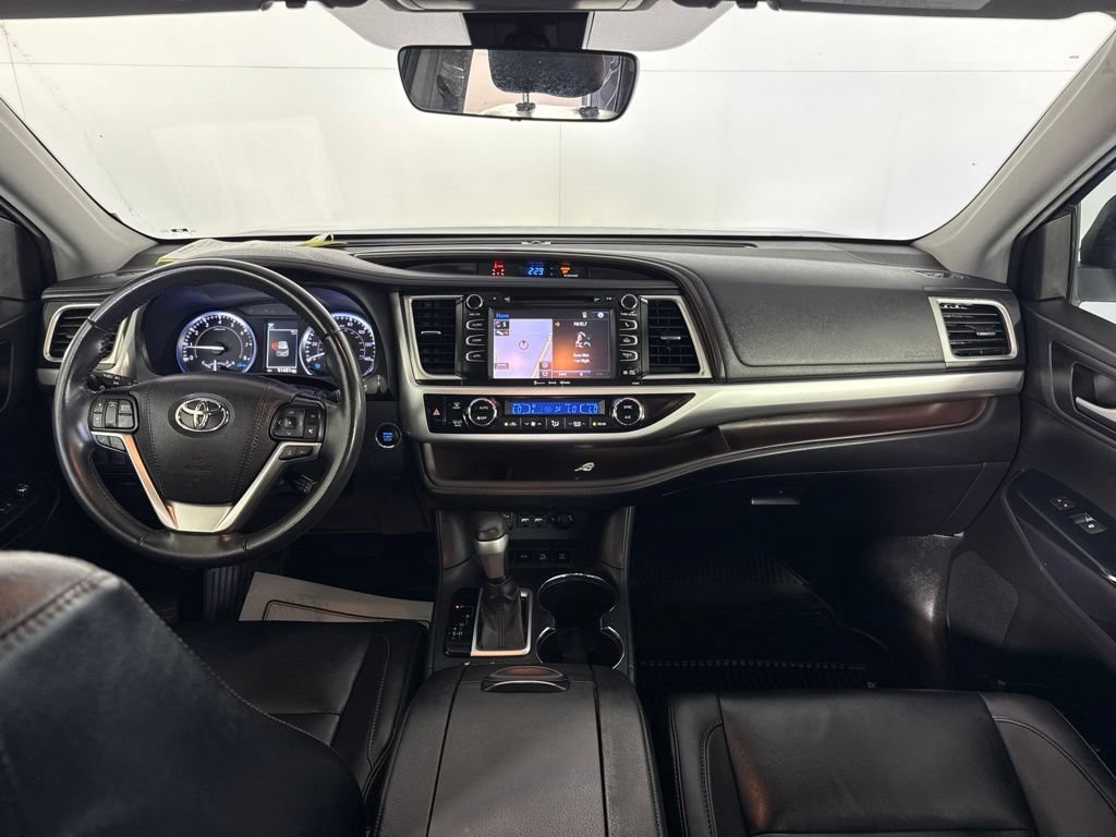 Used 2019 Toyota Highlander XLE AWD/4WD image 37