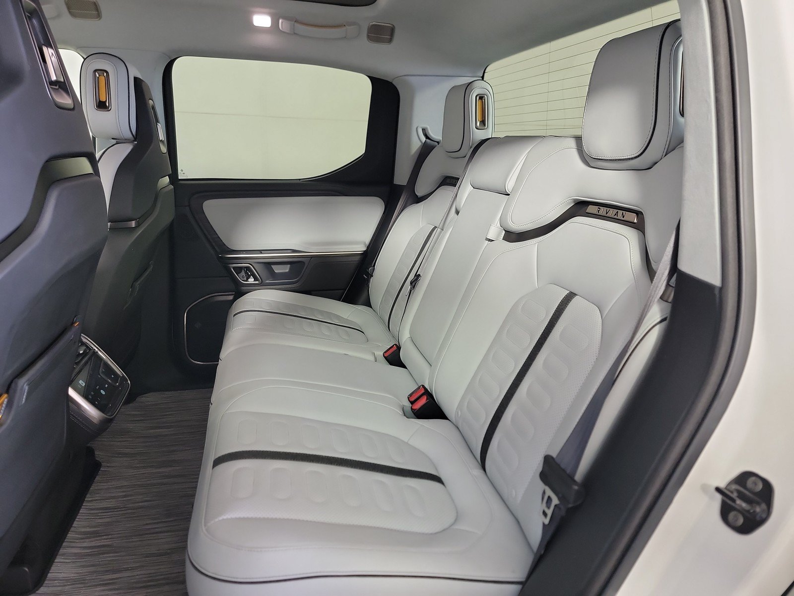 Used 2024 Rivian R1T Adventure AWD/4WD image 21