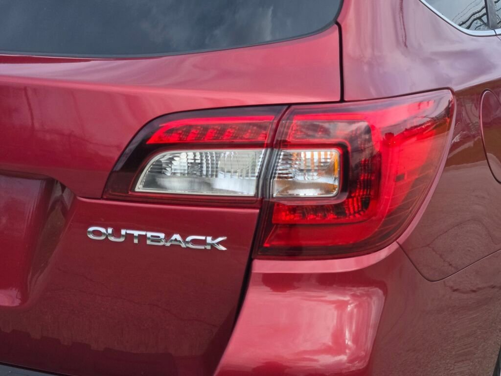 Used 2018 Subaru Outback 2.5i Limited AWD/4WD image 12