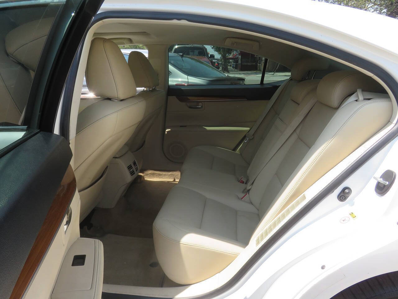 Used 2015 Lexus ES 300h w/ Premium Package w/Bamboo Trim FWD image 21