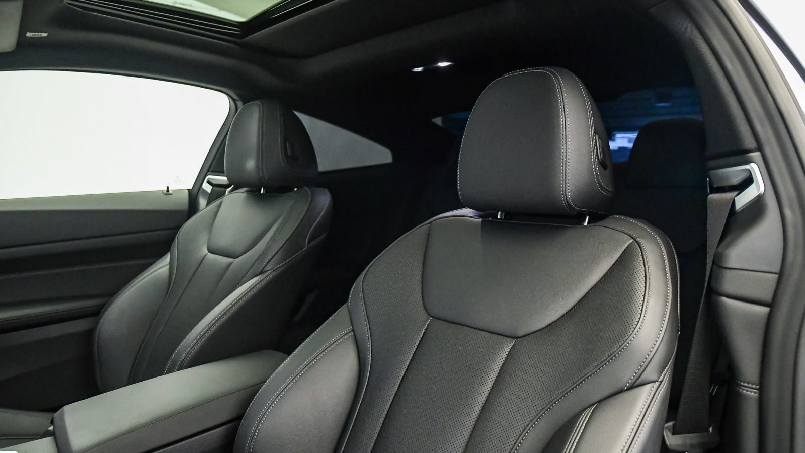 Certified 2024 BMW 430i Coupe w/ Convenience Package RWD image 19