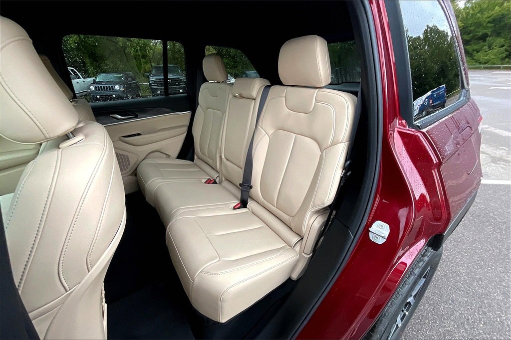 New 2025 Jeep Grand Cherokee Limited image 10