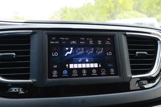 Used 2020 Chrysler Pacifica Touring-L image 17