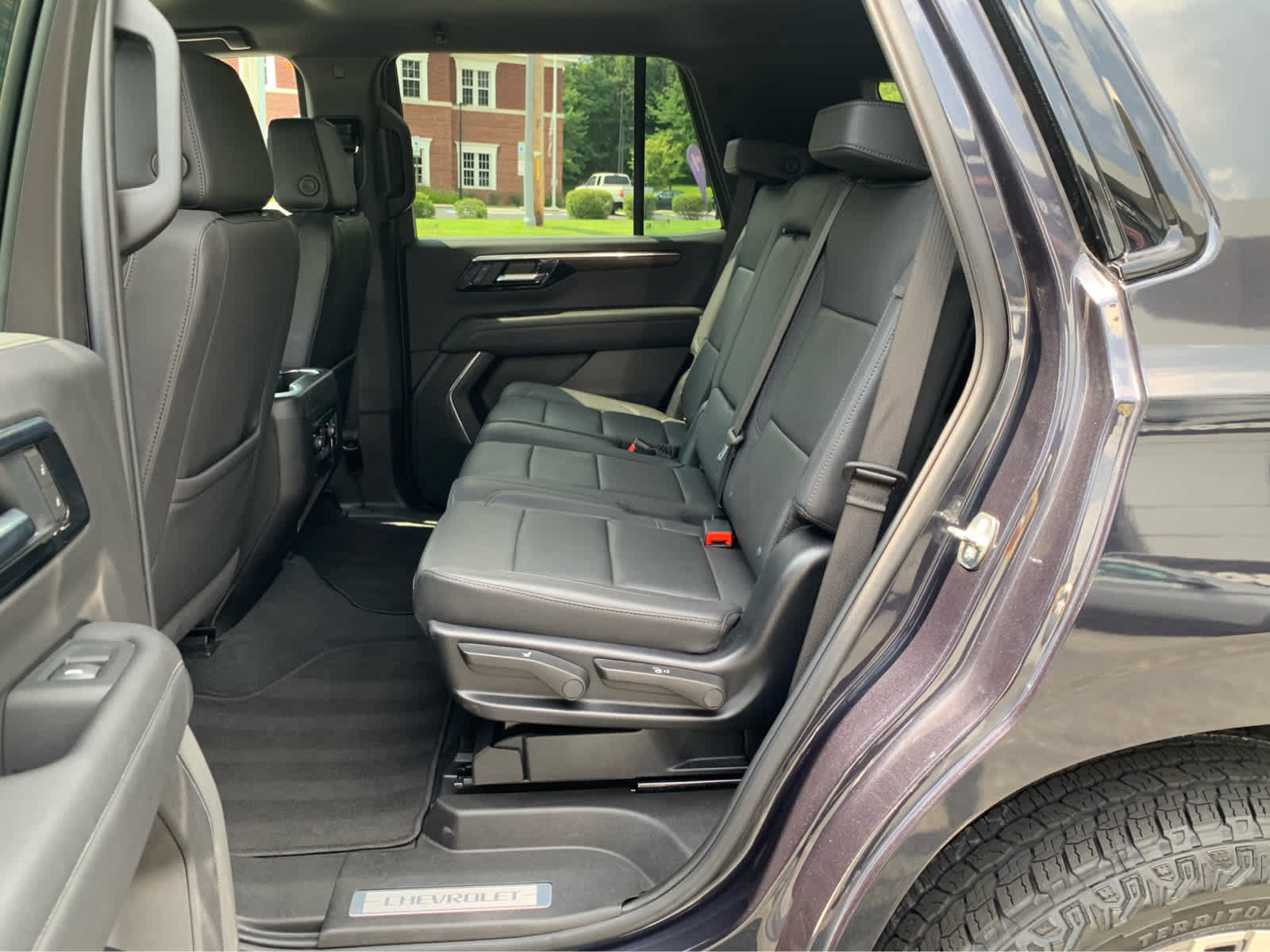 Used 2025 Chevrolet Tahoe Z71 AWD/4WD image 23