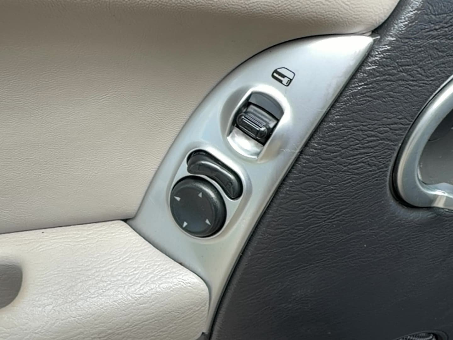 Used 2002 Jeep Liberty Limited AWD/4WD image 13