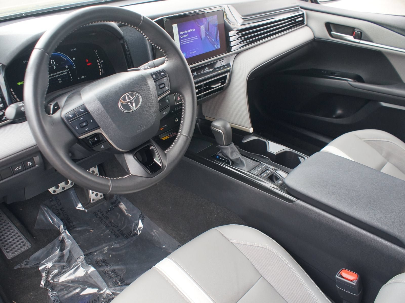 Used 2025 Toyota Camry SE w/ Convenience Package FWD image 13