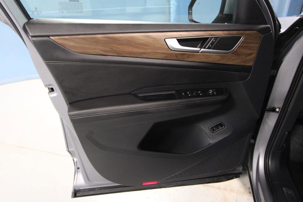 Used 2025 Volkswagen Atlas SE image 5