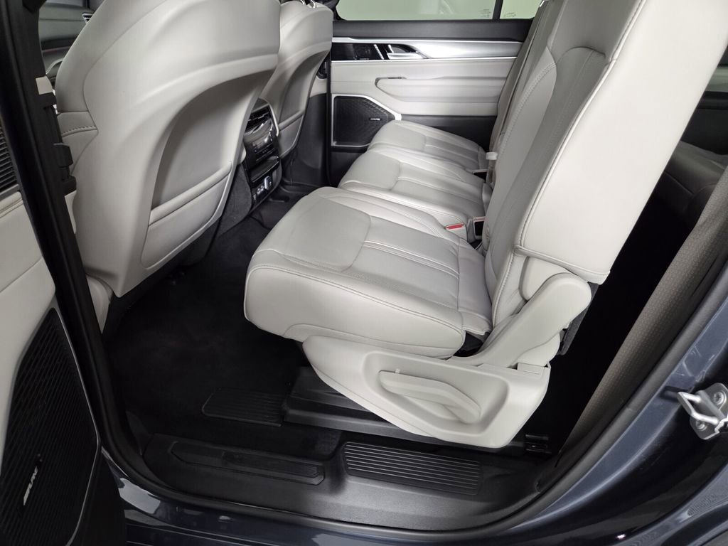 Certified 2025 Jeep Wagoneer 4WD image 25