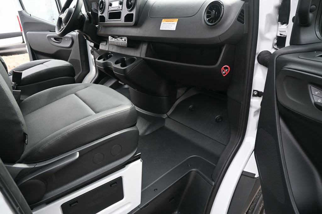 Used 2025 Mercedes-Benz Sprinter 2500 image 21