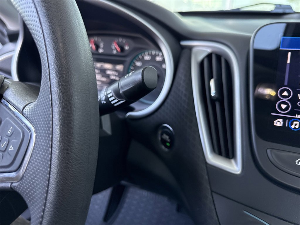 Used 2021 Chevrolet Malibu LS image 24