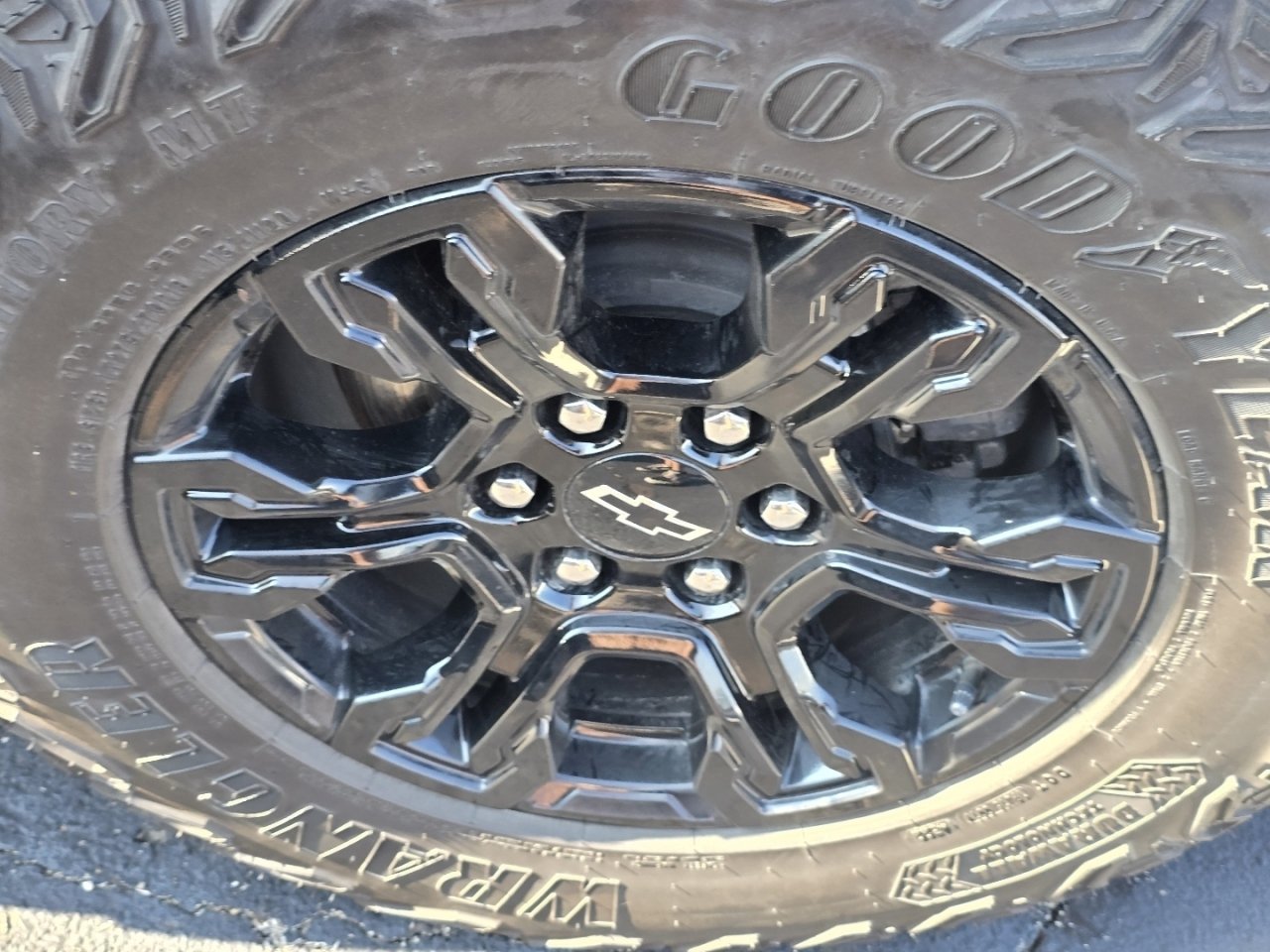 Used 2023 Chevrolet Silverado 1500 ZR2 w/ Technology Package AWD/4WD image 25