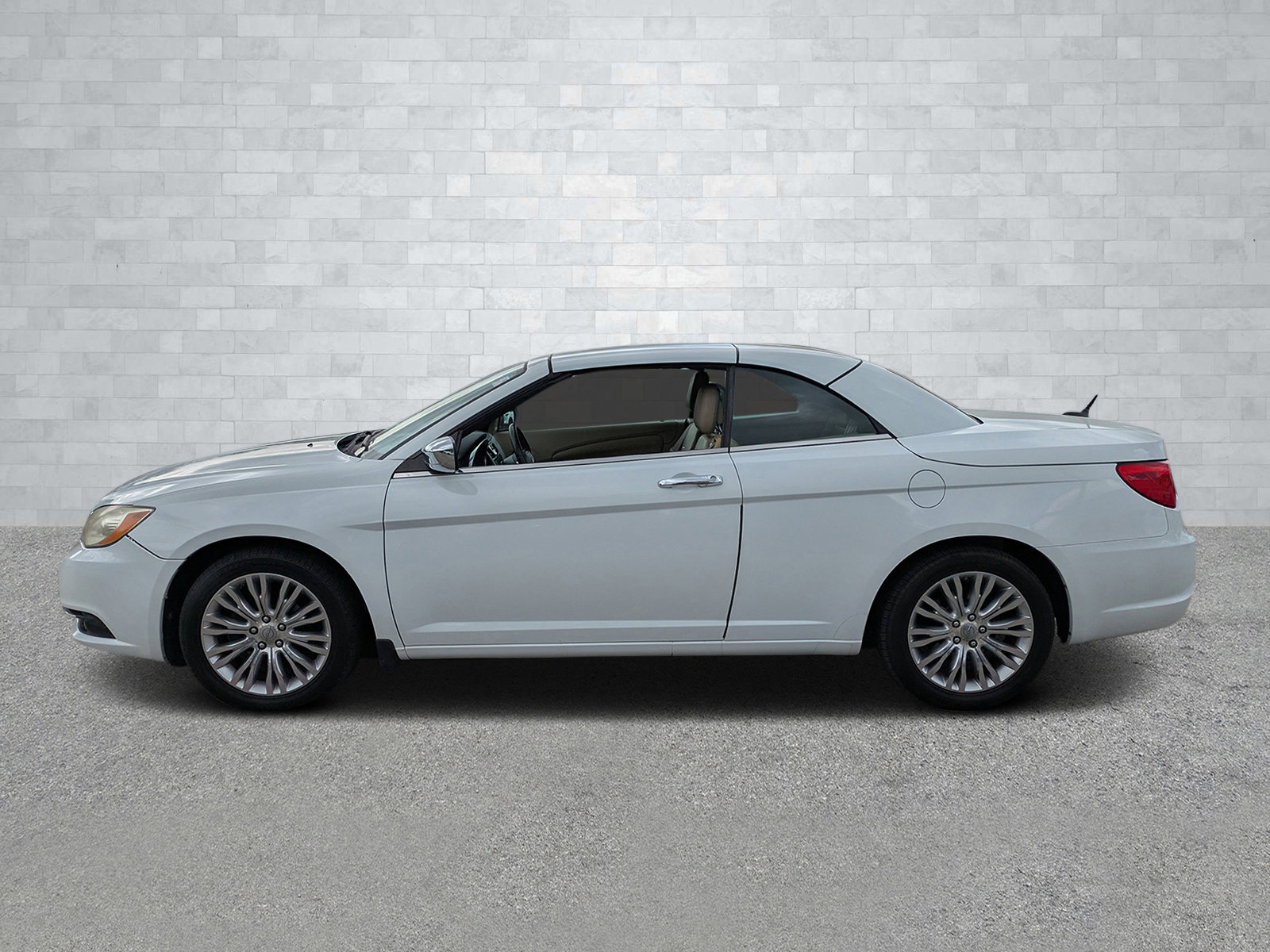 Used 2011 Chrysler 200 Limited image 8