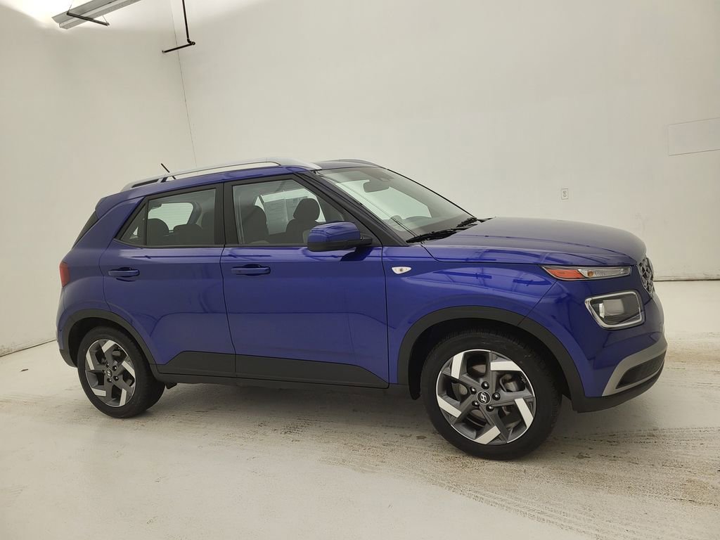 Used 2025 Hyundai Venue SEL image 1