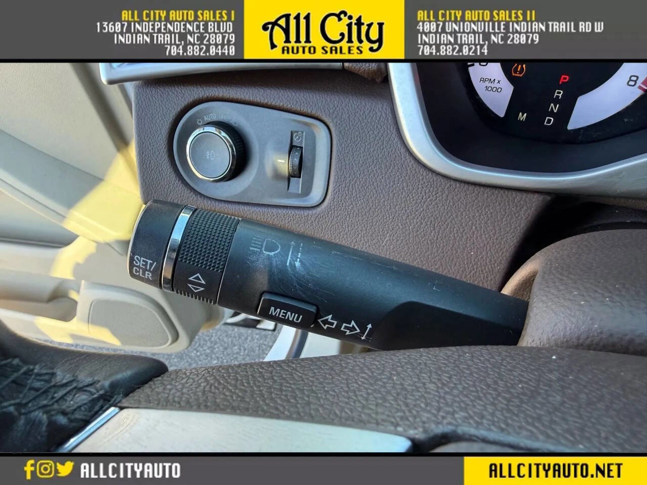 Used 2010 Cadillac SRX Premium image 22