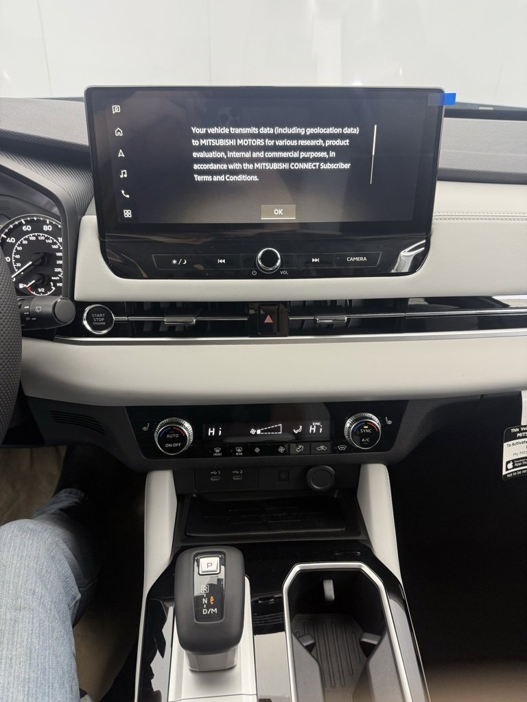 New 2025 Mitsubishi Outlander SE image 21